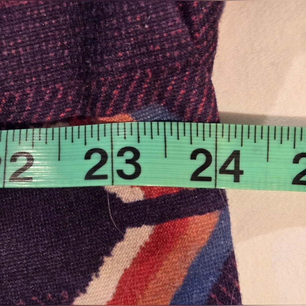 Aztec-Patterned Hoodie With Zipper - Picture 7 of 8